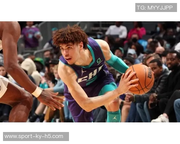 拉梅洛鲍尔全场表现出色20投7中砍下22分带领球队取得胜利